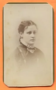 CDV Cedar Falls, IA, Portrait of a Young Woman, by Jordan, ca 1870s Backstamp - Bild 1 von 3