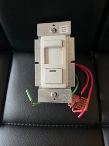 Leviton IllumaTech Slide Dimmer White IPL06 - Picture 1 of 1