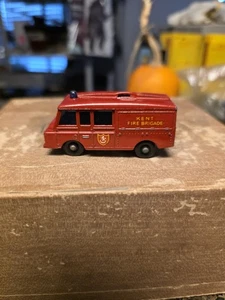 Matchbox Lesney No. 57 "Kent" Land Rover Fire Truck - Picture 1 of 5