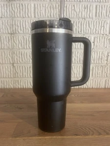 Vaso de estado de flujo Stanley The Quencher H2.0 | 40 OZ, negro - Imagen 1 de 4