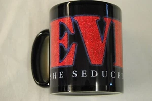 EVITA SHE SEDUCED A NATION MUG CUP TEA COFFEE NEW OFFICIAL MUSICAL THEATRE SHOW - Picture 1 of 3