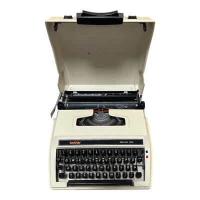 Büro-Reiseschreibmaschine Brother Deluxe 700 - Bild 1 von 4