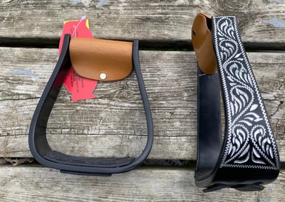 Estribos occidentales de aluminio grabado negro con bandas de rodadura antideslizantes Foto 1 de 4