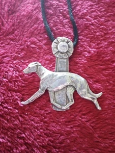 Whippet Windhund auf Rosette Halskette Zinn Hundeschmuck von Cindy A. Conter 11M - Bild 1 von 2