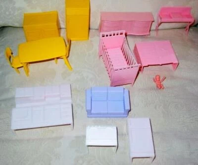 Lote vintage (14) MARX & MPC: MUEBLES DE PLÁSTICO PARA CASA DE MUÑECAS Foto 1 de 4