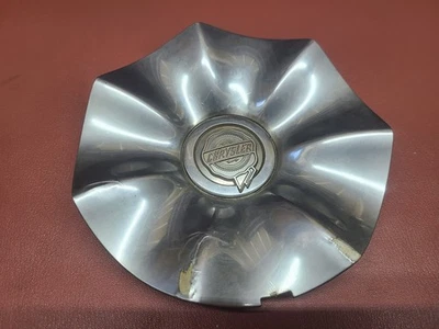 Tapa central cromada Chrysler & Town Country 2008-2010 OEM 04721717AA Foto 1 de 4