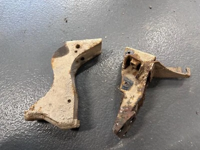 Soporte de montaje de motor Cushman 11650-85561 Suzuki 660 Haulster Truckster izquierda derecha Foto 1 de 2