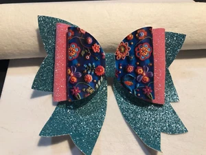 MOJO DE PELO AZUL Y ROSA CON MUCHAS FLORES 5.5" X 5.5" CASERO - Imagen 1 de 3