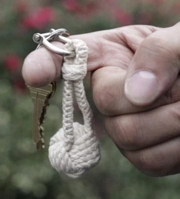 kikkerland NAUTICAL ROPE FRET MONKEY KNOT Keyring KR43 knot w/ silver tone ring - Image 1 of 4