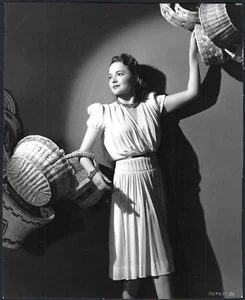 OLIVIA DE HAVILLAND VINTAGE ORIGINAL PHOTO HOLLYWOOD ACTRESS 1941 PARAMOUNT POSE - Picture 1 of 2