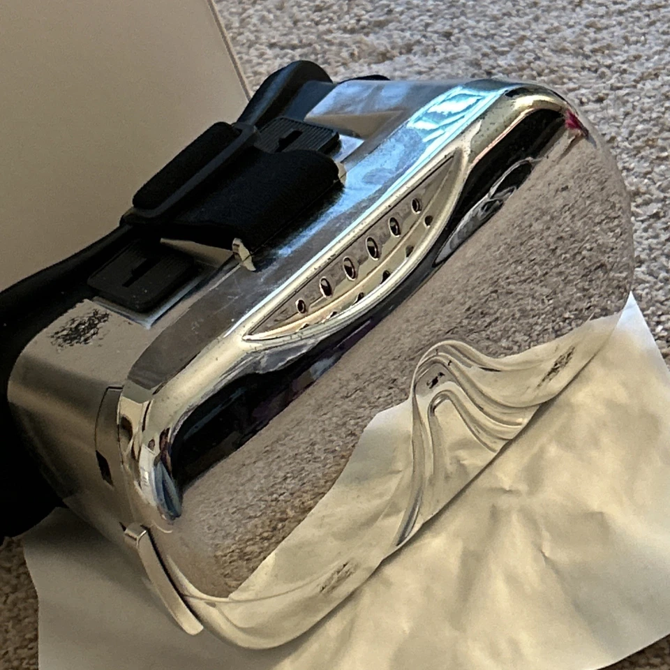 Silver VR Headset Phone Holder iPhone Stap Adjuster Eye Cushion Lenses - Image 1 of 4