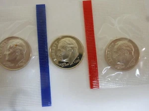 2005- P D- 2 dimes Uncirculated- 1 S Proof-in mint cello wrap- free shipping - Picture 1 of 5
