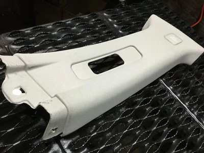 04 05 06 07 08 Nissan Maxima lado direito do passageiro B pilar tampa superior acabamento OEM - Imagem 1 de 4