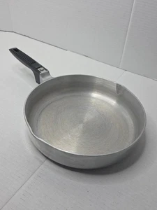 Vintage MAGNALITE CLASSIC SKILLET 10 Inch / 25.4cm Si11 I with Double Spout - Picture 1 of 9