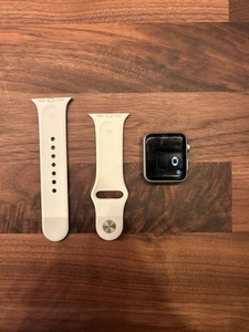 Apple Watch Series 3 38mm Silver Aluminum GPS Smart Watch - A1858 - Zdjęcie 1 z 3