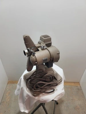Vintage Revere 85 8mm Silent Film Projector With Original Case Used And Untested - Изображение 1 из 4