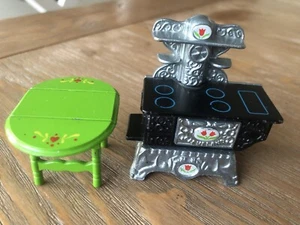 Vintage Mattel 'The Littles' Dolls House Kitchen Stove & Table 1980 Diecast VGC - Picture 1 of 5