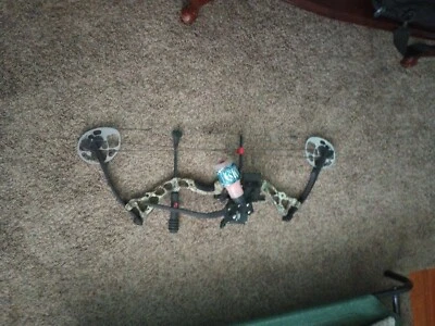 Bowtech B12766 Diamond Prism Right Hand Bow - Image 1 of 4