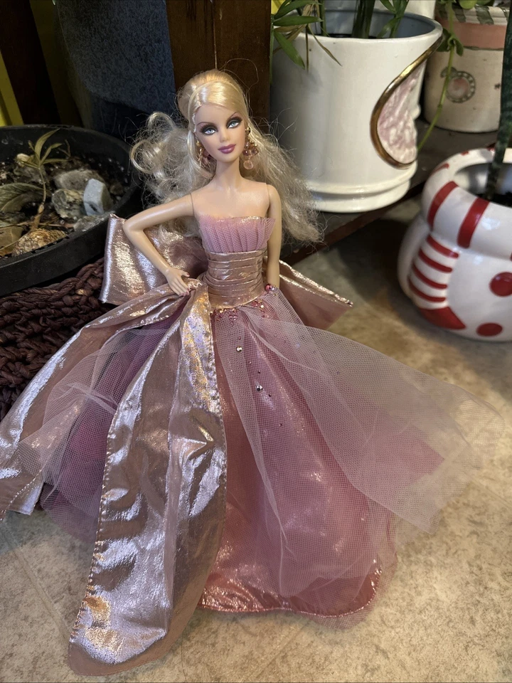 Barbie Rosa Vestido Coleccionista Moda Muñeca - Rubia, Elegante Ropa de Noche Foto 1 de 4