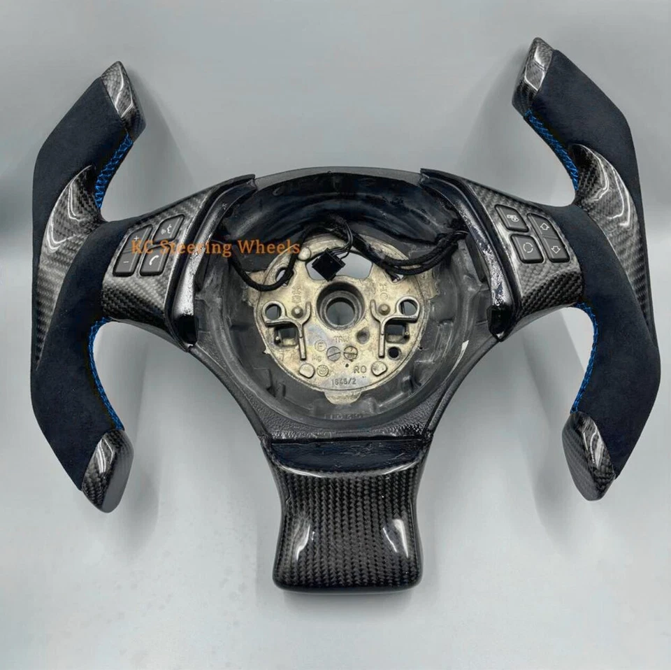 Volante de fibra de carbono negro Alcantara costuras azules para BMW 328i 2012  Foto 1 de 1