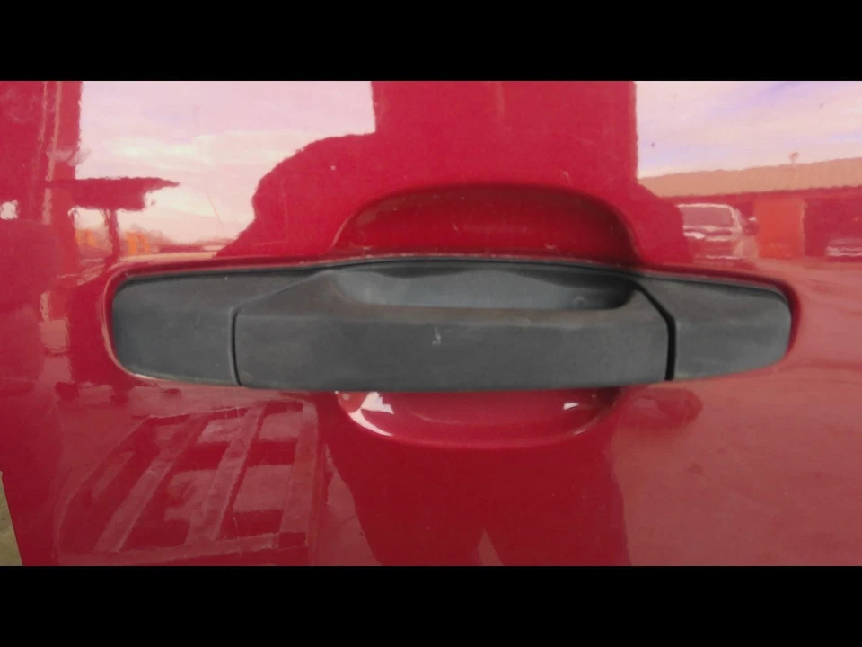 Used Front Right Exterior Door Handle fits: 2007 Chevrolet Silverado 1500 pickup - Image 1 of 4