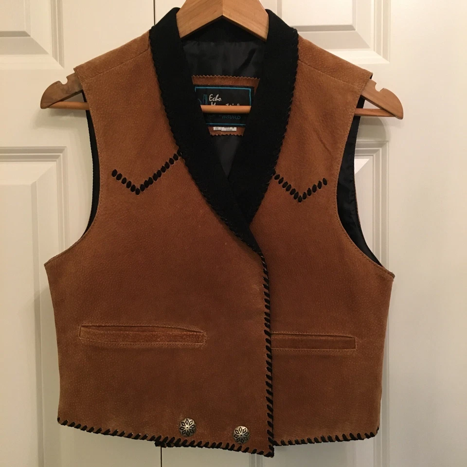 Chaleco de Gamuza Echo Mountain Para Mujer 8 Marrón Borde de Cuero Negro Botones Plateados de Colección Foto 1 de 4