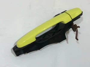 TOYOTA AYGO 2016 TÜRGRIFF AUSSEN HINTEN LINKS BEIFAHRERSEITE GELB /2014-18 - Bild 1 von 5