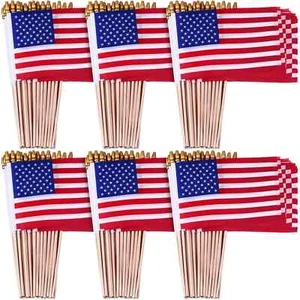 100 paquetes de pequeñas banderas americanas en palos 8 X 12 pulgadas mini portátil EE. UU. Fl... - Imagen 1 de 3