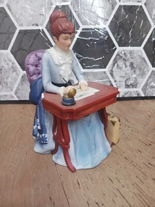 Premio Avon President's Club Mrs. Albee 1985 de colección (usado) tiene un escritorio astillado - Imagen 1 de 6