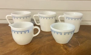 Pyrex Blue Snowflake Garland D-Handle 3 Coffee Cups Mugs Sugar And Creamer - Picture 1 of 6