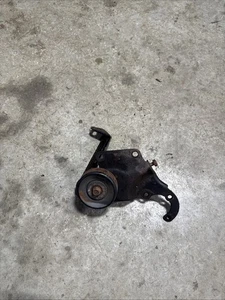 Jeep Cherokee XJ 94-01 Power Steering Pump Belt Tensioner Bracket Pulley (BLK98) - Bild 1 von 7