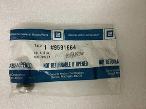 NOS Genuine GM Wheel (M12 x 1.5) Flat Cap Type Nut (Black) (1984 - 1987) - Bild 1 von 2