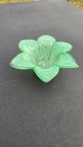 Kunstglas Blumenschale Schale grün weiß Wirbel Blütenblatt Design Floral Votivkerze - Bild 1 von 7