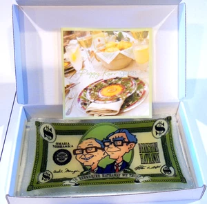 Berkshire Hathaway Warren Buffett Charlie Munger Peggy Karr vassoio in vetro 10" regalo - Foto 1 di 16