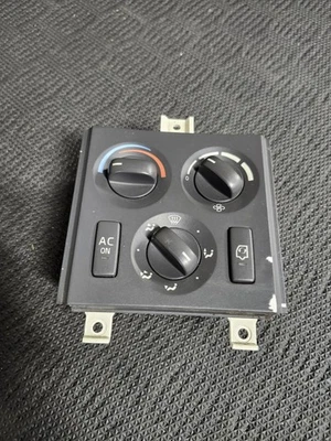 2006 Volvo VNL 780 A/C Climate Control Unit Air Conditioning Switch Panel For... - Image 1 of 2