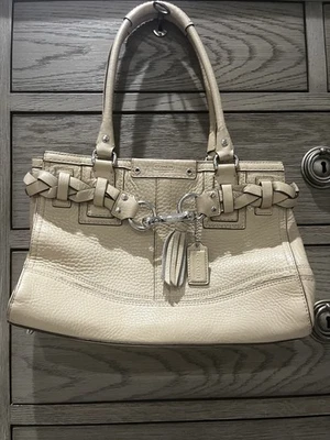 ТРЕНЕР Hampton желтовато-коричневый галечной кожи сумка с короткими ручками, наплечная сумка, сумочка в новом состоянии - Изображение 1 из 4