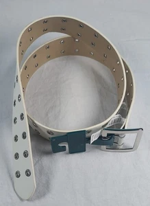 Cinturón de mujer mediano Wild Fable blanco con doble ojal 39,5 pulgadas Largo 1,5 pulgadas. Ancho  - Imagen 1 de 4