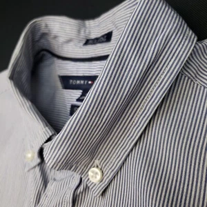 Tommy Hilfiger Stripe Shirt SMALL Blue Custom Fit Mens Long Sleeve Striped - Picture 1 of 11
