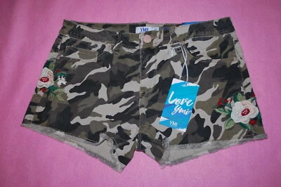 Jr Womens BROWN BEIGE CAMO PRINT YMI JEAN SHORTS Emb Flowers FRAYED HEM Size 7 - Image 1 of 2