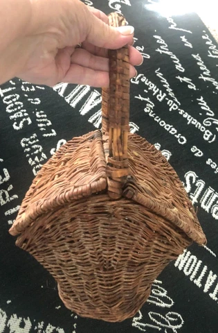 Vtg English Willow WICKER Woven STORAGE Carry Basket Purse SLANT LIDS Handle 1 Cover