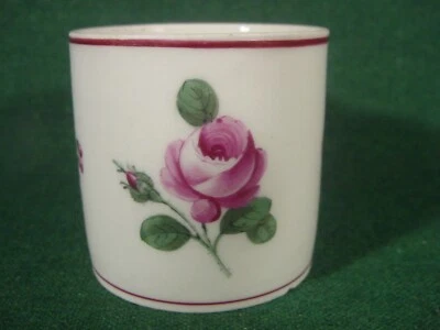 Taza de porcelana Ernst Wahliss rosa, Royal Vienna tipo escudo marca y corona C1900 Foto 1 de 4