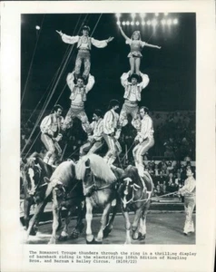 1979 Pressefoto Romanovi Truppe Pferd Stunts Ringling Bros B&B Zirkus - Bild 1 von 2