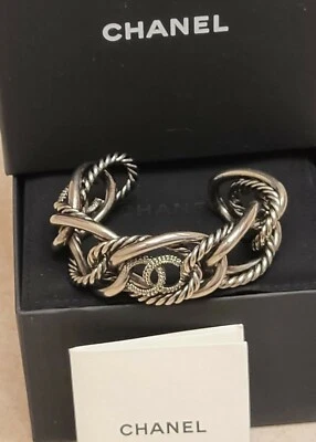NUEVO EN CAJA CHANEL CC Logo Brazalete Tono Plateado Eslabones Gruesos - ¡PULSERA GRANDE PESADA! Foto 1 de 4