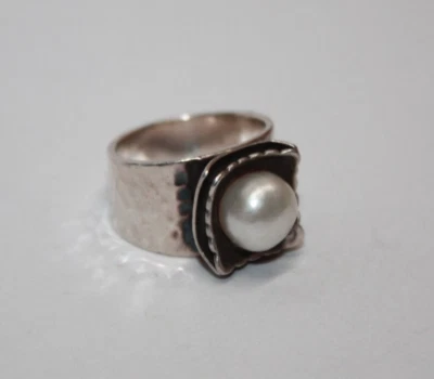 Silpada Sterling Silver Freshwater Pearl Hammered Band Ring R0898 Sz: 6 [045GRA] - Image 1 of 4