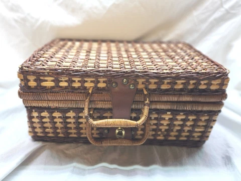 Wicker Woven Purse Carrying Case Lunch Picnic Basket Leather Latch Tan Brown Cover