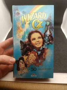 The Wizard of Oz - Fiftieth 50 Anniversary MGM/UA Home Video VHS - LIKE NEW - Imagen 1 de 7