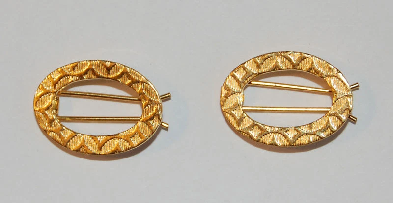 ВИНТАЖНЫЕ ЗОЛОТЫЕ МЕТАЛЛИЧЕСКИЕ ОВАЛЬНЫЕ ДЕТСКИЕ ЗАКОЛКИ - Изображение 1 из 1