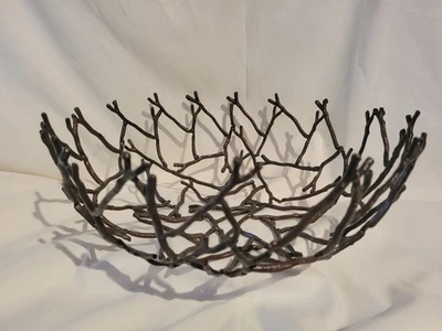 Frutero escultural de metal o pieza central marrón oscuro diseño de ramita de ramas Foto 1 de 4