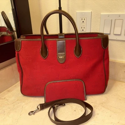 Bolso de Mano Dooney & Bourke Extra Grande Rojo Firma Lona con Estuche para Gafas Foto 1 de 4
