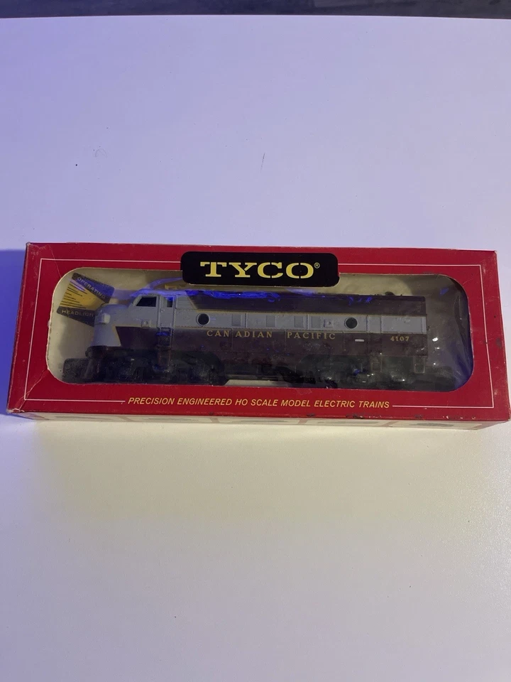 Tyco HO Scale Canadian Pacific Diesel Locomotive #4107 – Headlight – Vintage - Image 1 of 1